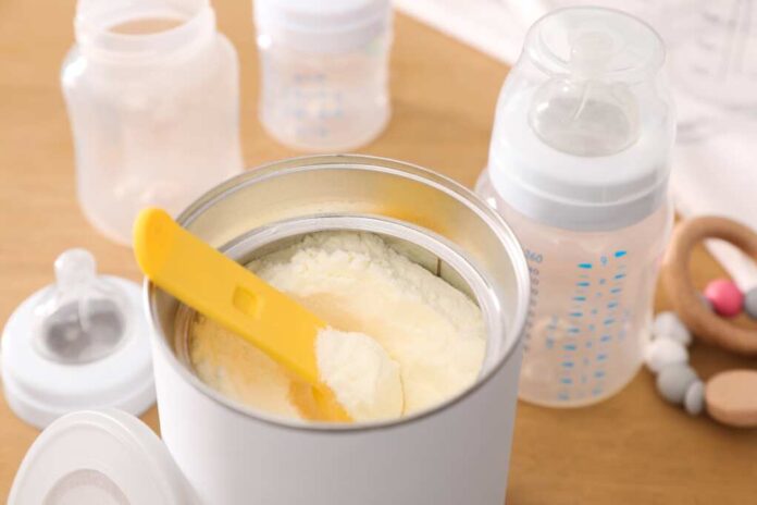 Can,Of,Powdered,Infant,Formula,With,Scoop,On,Table,,Closeup.