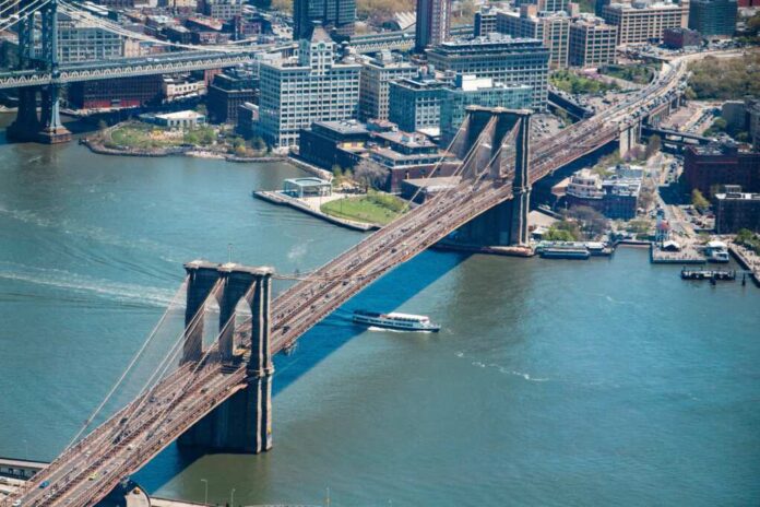 Aerial,Top,View,Of,Brooklyn,Bridge,Above,The,Hudson,River