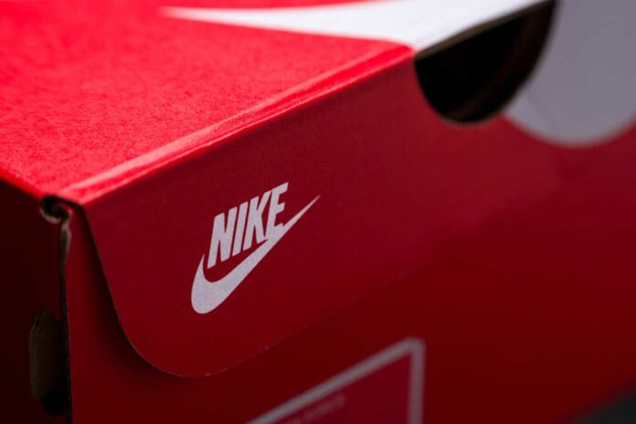 Antalya,,Turkey,-,April,15,,2025:,Red,Nike,Sneakers,Box