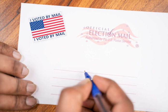 Maski,,India,-,23,,June,2020,:,Hands,Filling,Out