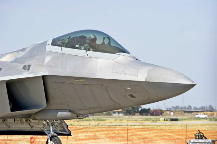 Chino/california,-,May,3,,2015:,Lockheed,Martin,F-22,Raptor,Stealth Fighter jet cockpit and nose close-up on runway