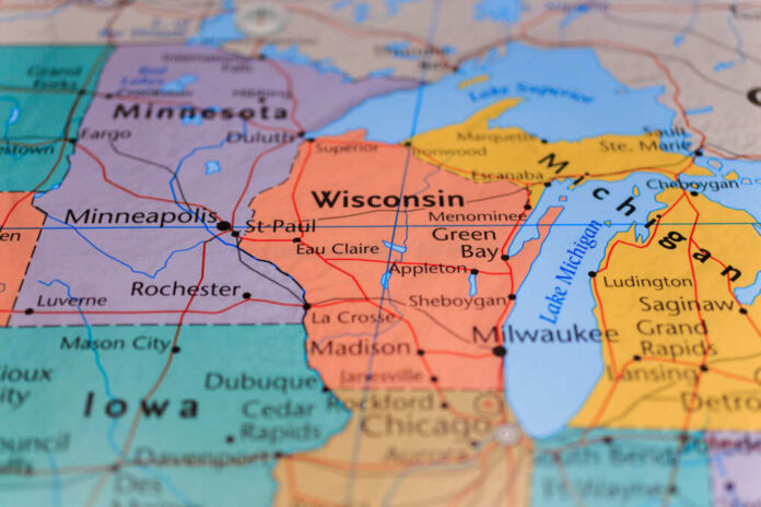 shutterstock_722843713 Detailed map highlighting Wisconsin and surrounding Midwestern states