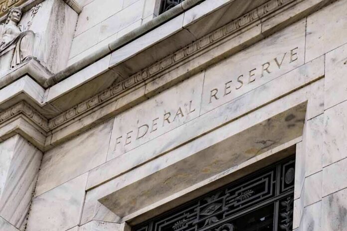 shutterstock_1055599112 Federal Reserve building facade in white marble