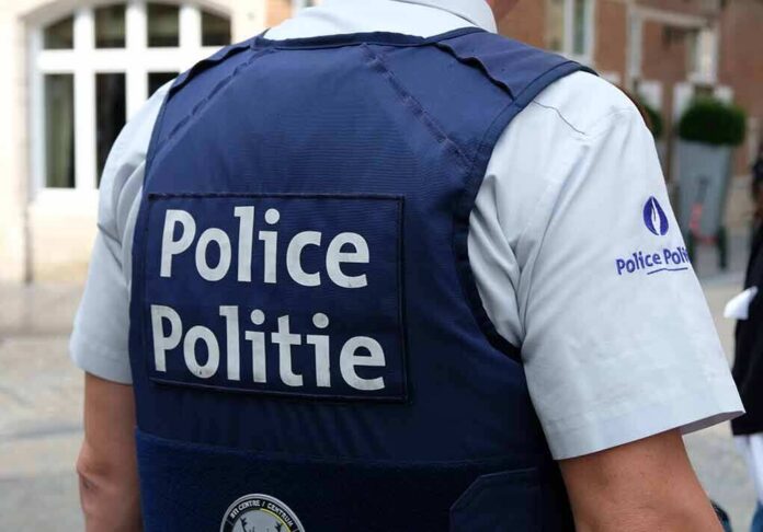 shutterstock_2047894568 Police officer in uniform seen from the back