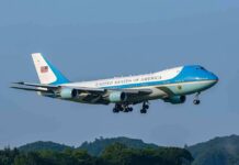 Presidential Flyby Freezes Headsets Air Force One Boeing 747 on approach