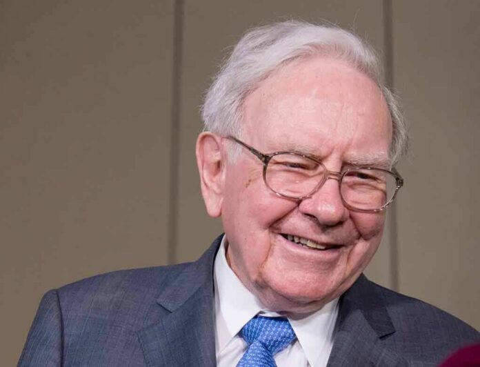 shutterstock_353934110 Warren Buffett smiling during a public appearance