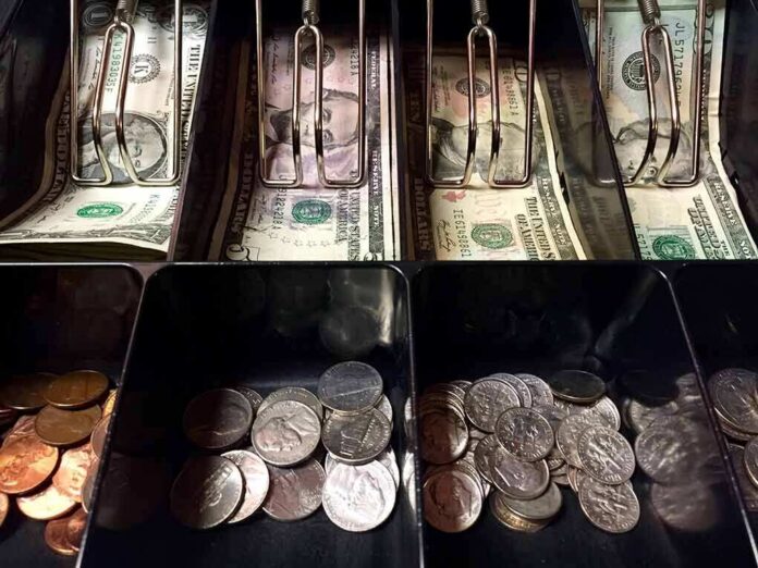 shutterstock_336208619 Cash register drawer with US bills and coins